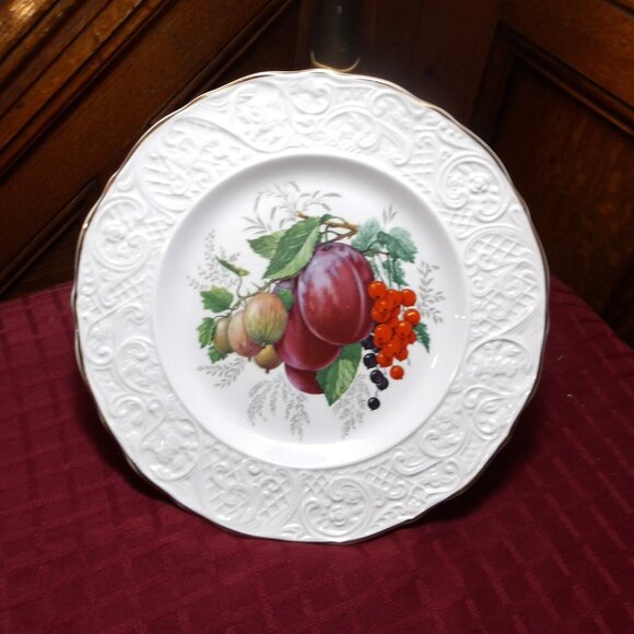 *** MARLBOROUGH *** Old English Ironstone 9" / SALAD PLATE / Gold Edging - Picture 1 of 2